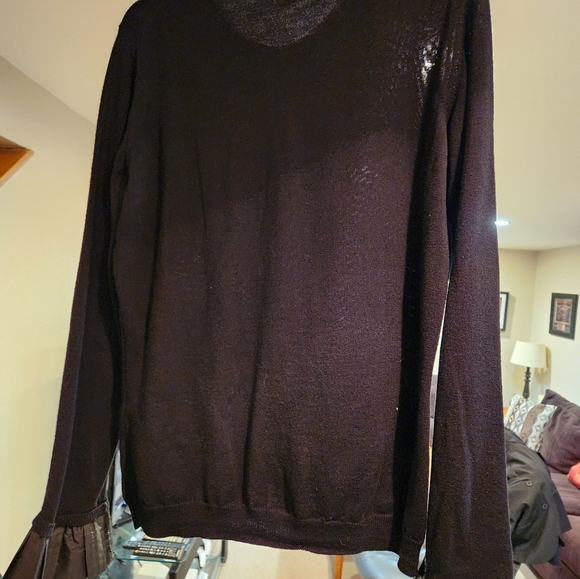 BLACK BURBERRY LIGHT SWEATER EXCEPT CONDITION. SILK AT BOTTOM OF SLEEVES - Picture 2 of 6